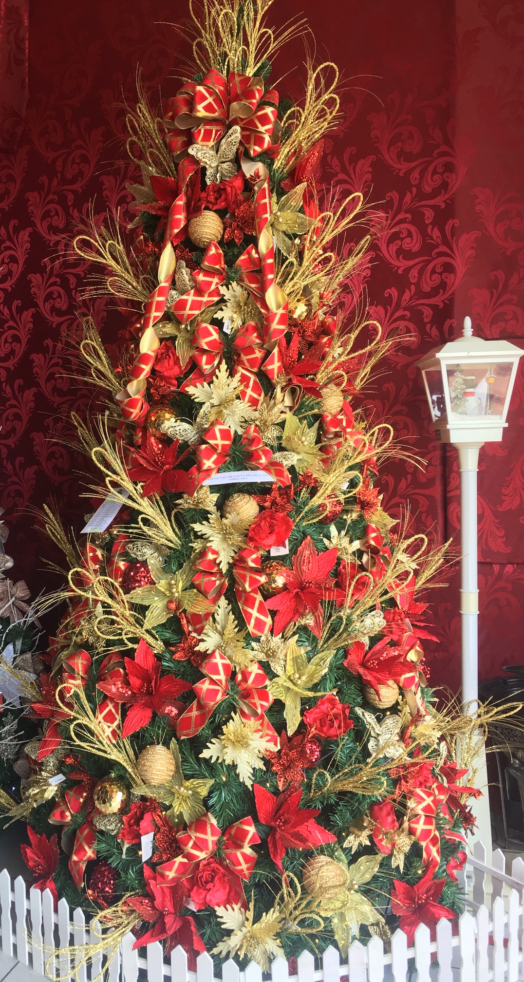 Árvore De Natal Completa Decorada Dourada Pronta P Uso 70cm - R$ 600,88